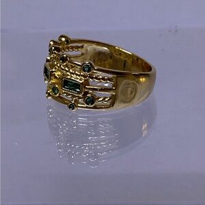 Elegant Gold and Green Gemstone Ring